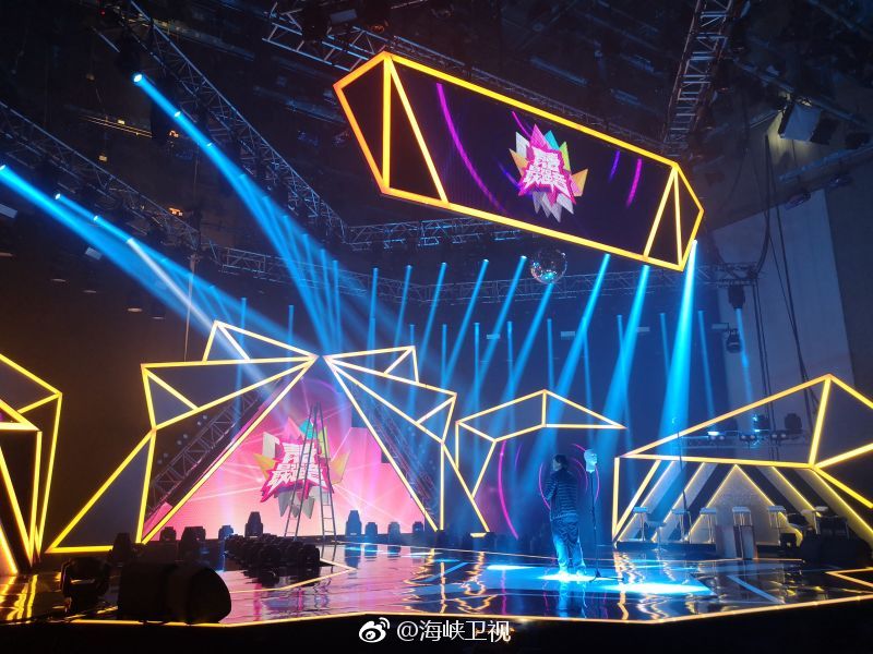 包含NBA总决赛倒计时，里昂赛后复出首秀，细节引发关注，气氛紧张，临场指挥获称赞的词条